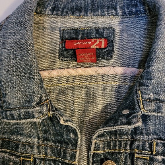 21 Distressed Jean Jacket - Picture 4 of 13